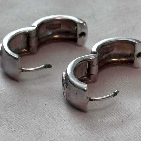 ✨ .925 Sterling Silver Huggie Earrings w/ White Pave Crystals – Big Sparkle ✨ - Picture 5 of 15